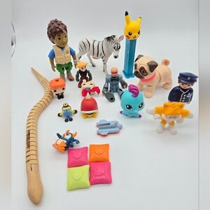 Toy Lot Inc Pikachu Pez, Booty Shakin Pug, Kinder Joy Funko Pop Harry Potter Ron